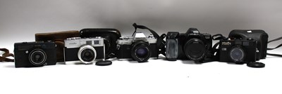 Lot 869 - Minolta 35mm Film Cameras to include Minoltina-...