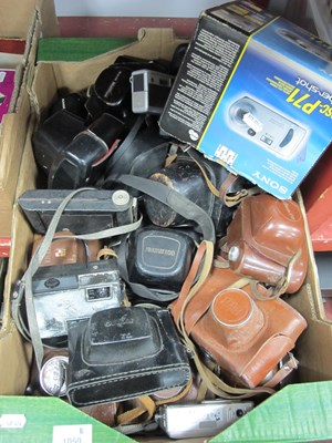 Lot 1050 - Vintage 35mm Film Cameras to include Yashica...