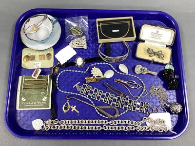 Lot 193 - Vintage and Later Costume Jewellery, including...