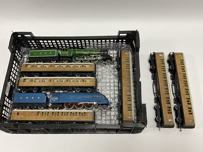 Lot 527 - Two Hornby 00 gauge LNER locomotives: A3 class...