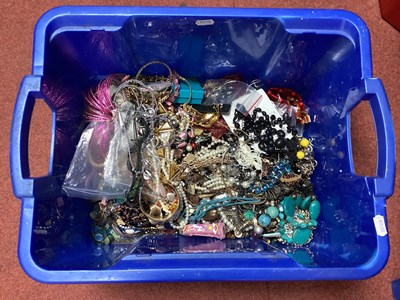 Lot 231 - A Quantity of Assorted Costume Jewellery:- One...