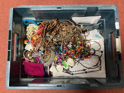 Lot 230 - A Quantity of Assorted Costume Jewellery:- One...