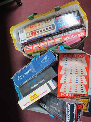 Lot 1122 - Vintage Games including - Dominos, Scoop, Star...