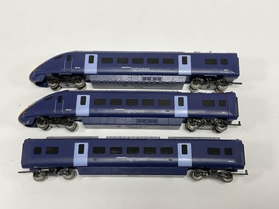 Lot 467 - A Hornby 'OO' Gauge Class 395 "Javelin"...