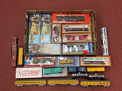 Lot 405 - Approximately twenty items of 'HO' Scale...
