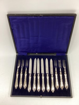 Lot 33 - A Set of Six Hallmarked Silver Handled Fruit /...