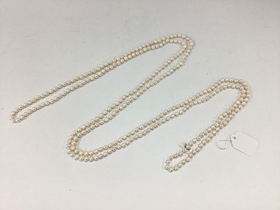 Lot 129 - A Single Row Opera Length Freshwater Pearl...