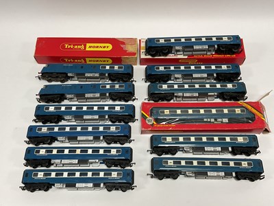 Lot 452 - A quantity of Triang 00 gauge "Blue Pullman"...