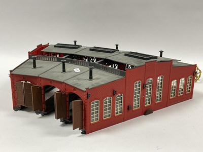 Lot 389 - An HO scale three-road roundhouse type...