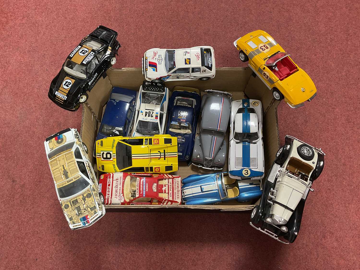 Lot 319 - Thirteen 1:24 scale diecast model cars by...