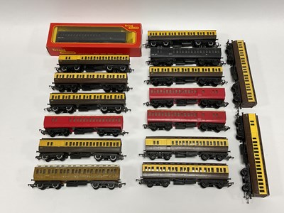Lot 448 - Sixteen Triang and Hornby 00 gauge clerestory...
