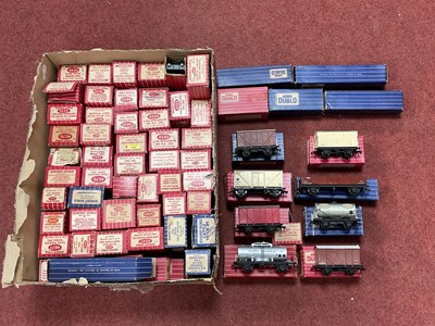 Lot 431 - Approximately sixty-five boxed Hornby-Dublo...