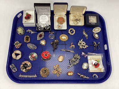 Lot 138 - A Collection of Assorted Costume Brooches,...
