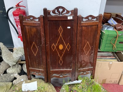 Lot 1536 - Edwardian-style mahogany fire screen,...