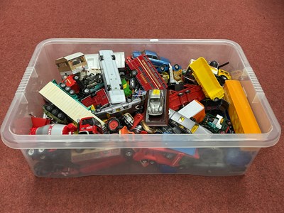 Lot 409 - A quantity of diecast and plastic model...