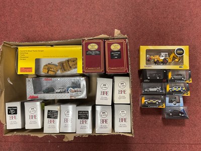 Lot 361 - Approximately twenty boxed 00/HO scale road...