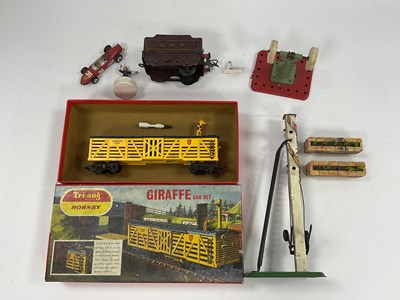 Lot 628 - A Triang Hornby Giraffe car set, incomplete,...