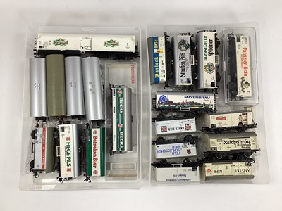 Lot 606 - Two trays with twenty HO scale European...