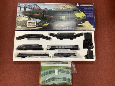 Lot 569 - A Hornby OO gauge GNER 225 set, comprising...