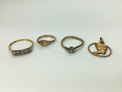 Lot 69 - A Five Stone Diamond Ring, graduated illusion...