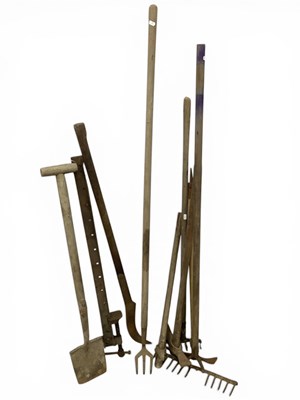 Lot 1522 - Sash Clamp, axes, rakes, spade, slasher (9).