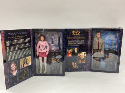 Lot 711 - Two Sideshow Collectibles Buffy The Vampire...