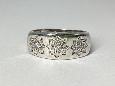 Lot 61 - An 18ct White Gold Three Stone Diamond Set...