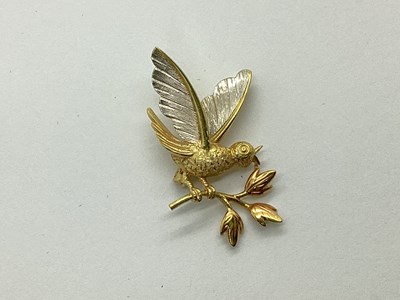 Lot 89 - A Decorative Bird Brooch, bi-colour with a...