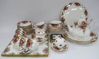 Lot 1186 - Royal Albert 'Old Country Roses' Table Ware,...