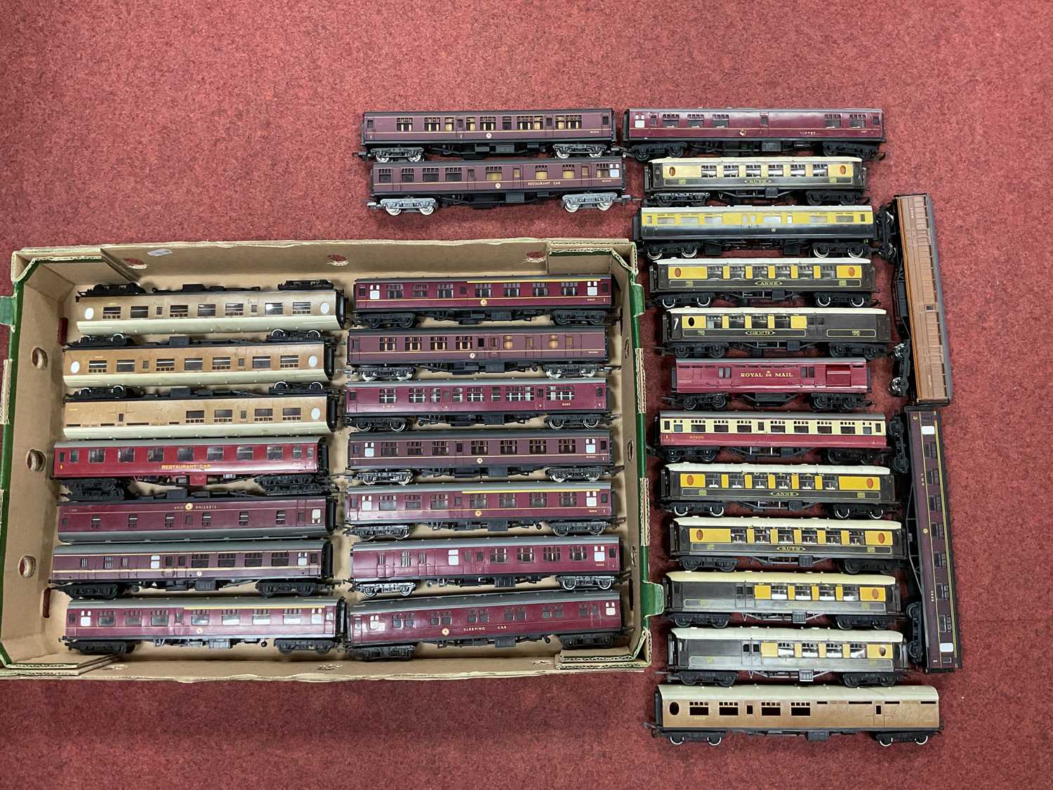 Lot 342 - Approximately thirty 00 gauge coaches by...