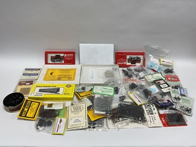 Lot 521 - Approximately eleven 4mm scale (00/EM gauge)...