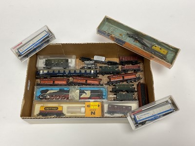 Lot 474 - A cased Rivarossi N gauge DB 4-6-2 "10001"...