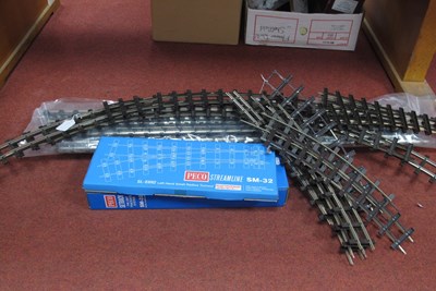 Lot 314 - Twenty-Eight Sections of Loose Peco SM-32...