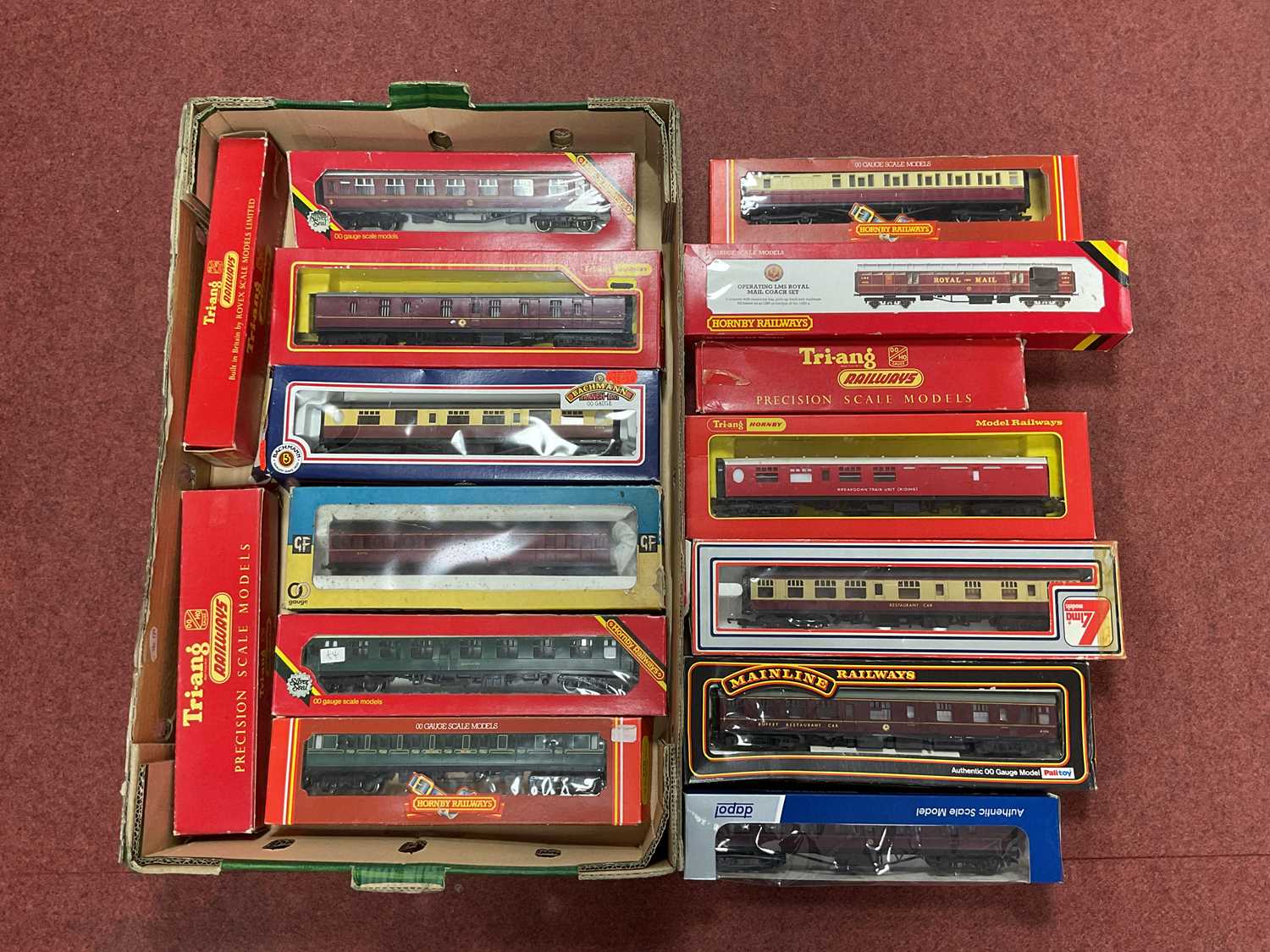 Lot 336 - Fifteen boxed 00 gauge coaches by Hornby, Lima,...