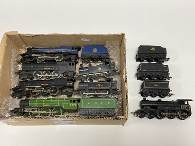 Lot 476 - Seven Triang and Hornby 00 gauge locomotives:...