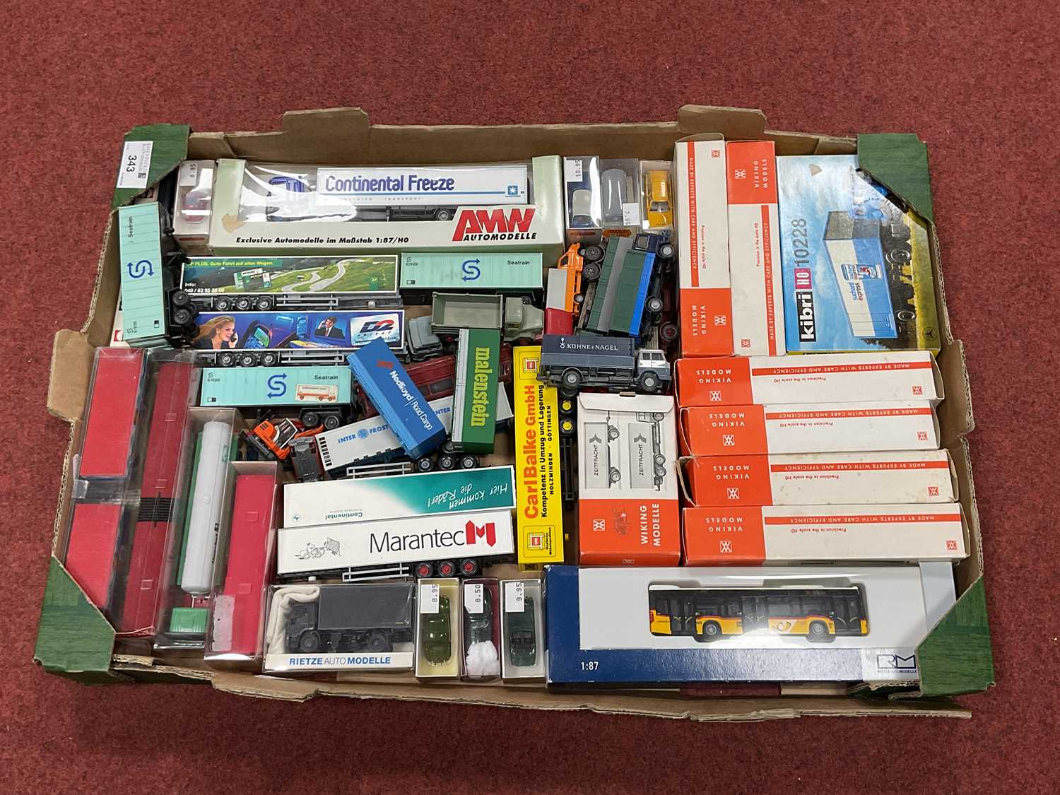 Lot 343 - Approximately forty HO scale mainly German...