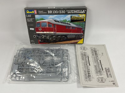 Lot 576 - A boxed Revell 1:87 plastic kit for a German...