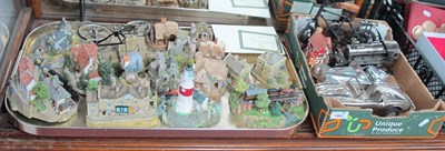Lot 1261 - Lilliput Lane, Danbury Mint and other resin...