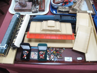Lot 1395 - Robertson Jam Badges, World Cup 98, etc...