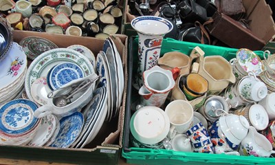 Lot 1110 - Mixed ceramics in a large quantity, including...