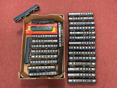 Lot 384 - Approximately twenty-six OO gauge Mark 1...