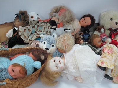 Lot 1045 - A large collection of dolls and teddy bears to...