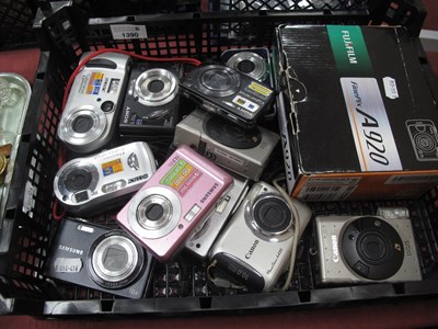 Lot 1390 - A collection of Digital Compact Cameras to...