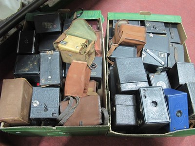 Lot 1124 - A large doll3ction of various box cameras,...