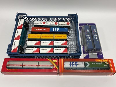 Lot 517 - Nine Hornby 00 gauge container flat wagons...