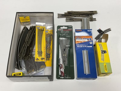 Lot 479 - Fourteen N gauge points by Peco and Kato, with...