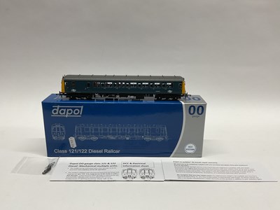 Lot 850 - A boxed Dapol 00 gauge Class 122 diesel...