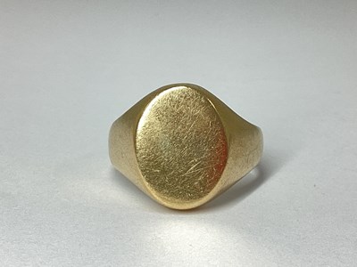 Lot 80 - A Chunky Oval Panel Signet Ring, of plain...