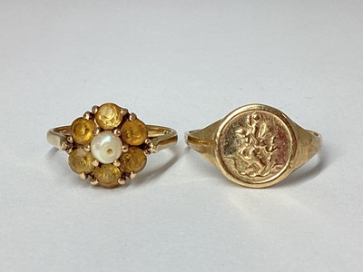 Lot 91 - A 9ct Gold Flowerhead Cluster Ring, claw set...
