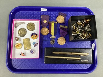 Lot 234 - A Sheaffer USA Gilt Metal Fountain Pen, with...